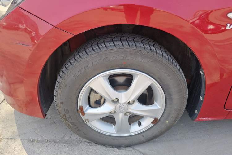 Used Hyundai Verna (older generation) 2014 1.4L Automatic Smart GLS Left Front Wheel Hub
