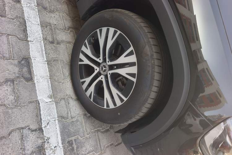 Used Mercedes-Benz GLB 2024 Refresh GLB 220 Dynamic Edition Right Front Wheel Hub