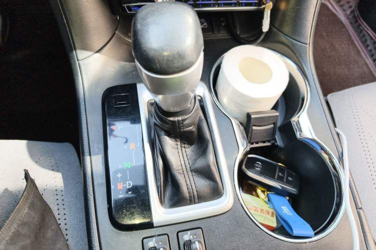 Used Toyota Highlander 2018 2.0T Four-Wheel Drive Luxury Edition 7 Seats China V Emission Standard
