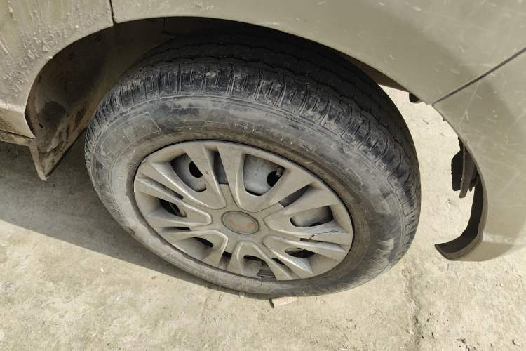 Used Wuling Rongguang 2015 1.2L S Base Model CNG Right Front Wheel Hub