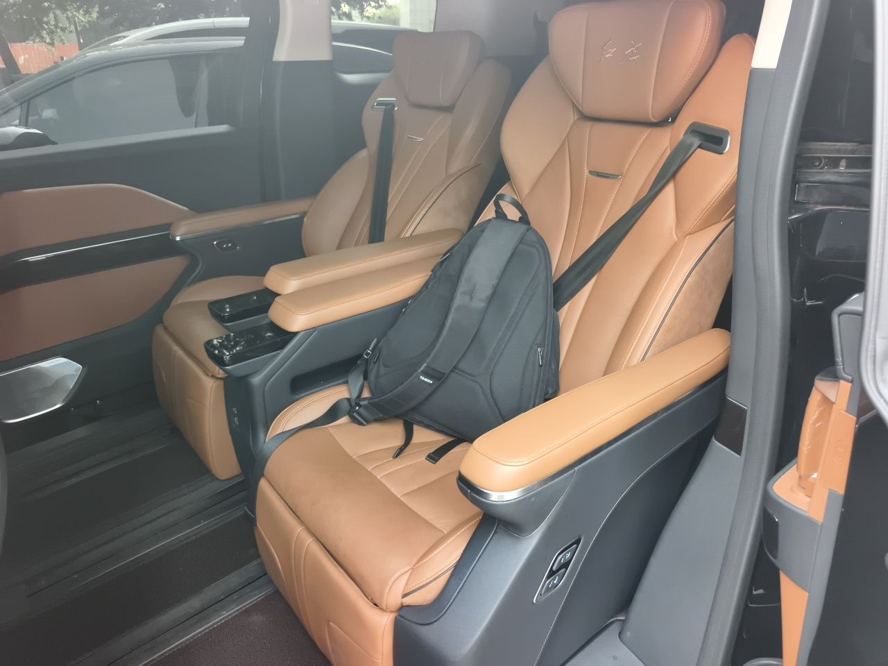 Hongqi HQ9 2024 2.0T Luxury Edition — снимка 14