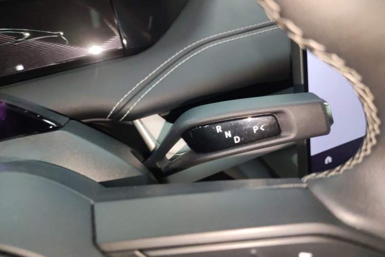 Used Xiaomi Auto SU7 2024 Four-Wheel Drive Ultra-Long Range Advanced Intelligent Driving Max Edition
