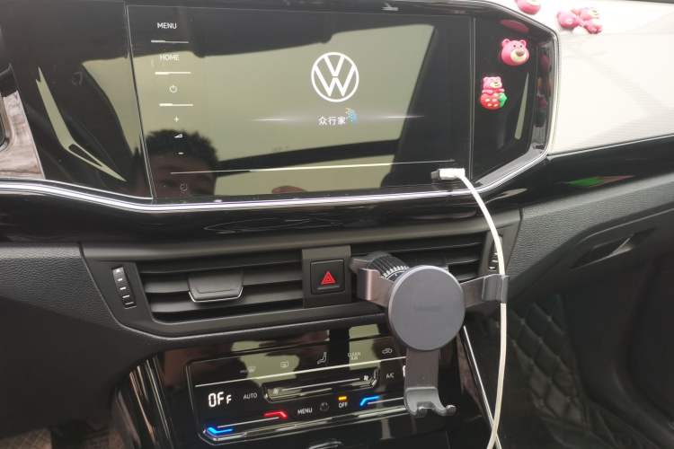 Used Volkswagen Tayron 2022 280TSI Two-Wheel Drive Luxury Smart Connectivity Version Audio And AC Panel