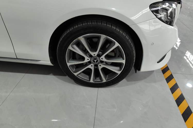 Used Mercedes-Benz E-Class 2019 E 200 L Right Front Wheel Hub