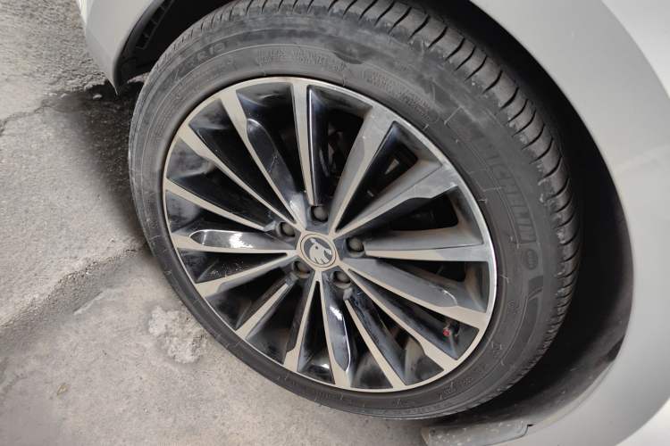 Used Skoda Superb 2018 TSI330 DSG Luxury Edition China VI Standard Left Front Wheel Hub