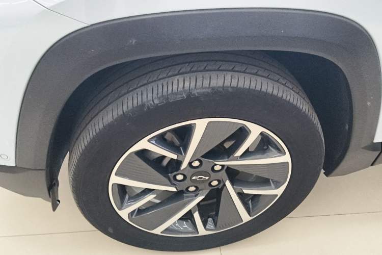 Used Chevrolet Equinox Plus 2024 102km RS Ultimate Edition Left Front Wheel Hub