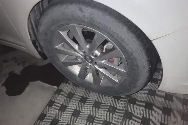 Used Hyundai Mistra 2014 1.8L Automatic Smart GLS Right Front Wheel Hub