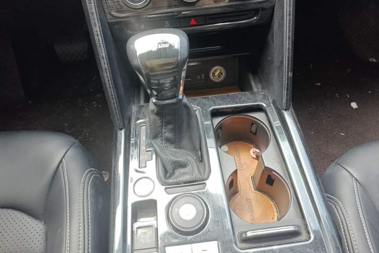 Used Volkswagen Teramont 2017 530 V6 Four-Wheel Drive Luxury Edition Gear Lever