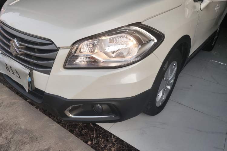 Used Suzuki S-Cross 2015 1.6L CVT Two-Wheel Drive Entry-Level Trim
