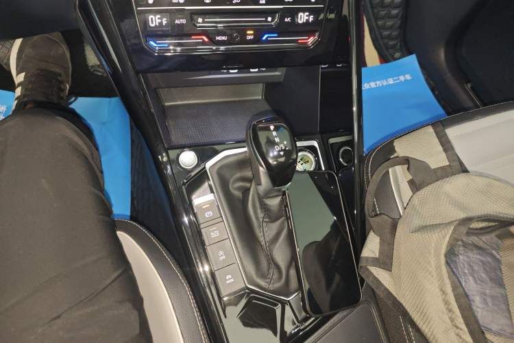 Used Volkswagen Tayron 2023 300TSI Two-Wheel-Drive Luxury Plus Advanced Edition Gear Lever