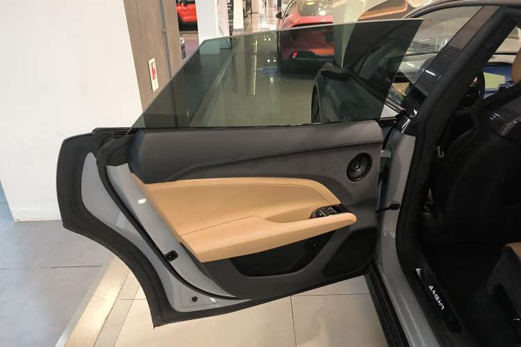 Used Lotus EMEYA 2024 EMEYA R+
