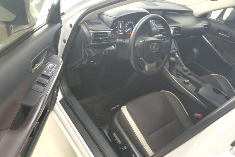 Used Lexus IS 2017 300 FENGSHANG Edition
