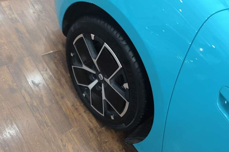 Used Xiaomi Auto SU7 2024 Rear-Drive Long-Range Intelligent Driving Version Right Rear Wheel Hub