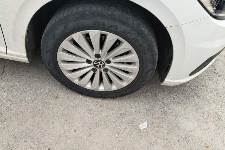 Used Volkswagen Lavida 2021 280TSI DSG Comfort Edition Right Front Wheel Hub