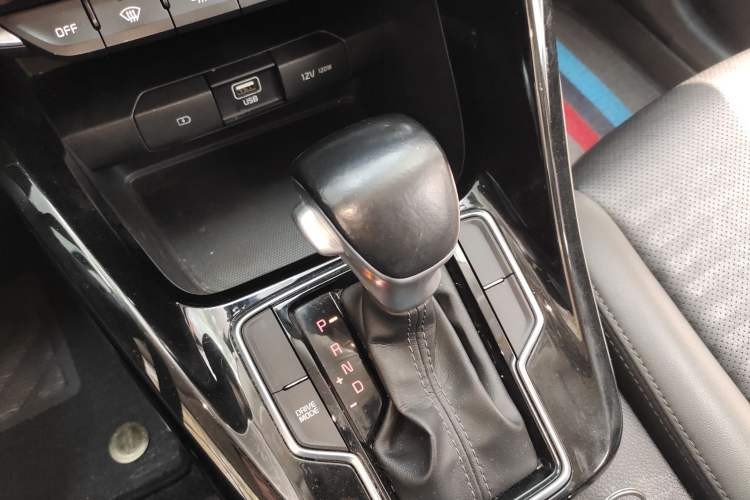 Used Kia Sportage R 2019 2.0L Automatic Smart Luxury Edition Gear Lever