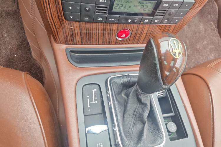 Used Maserati President 2010 4.2L Elite Edition Gear Lever