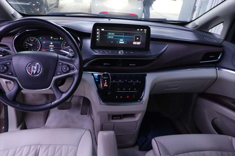 Used Buick GL8 2021 Land Cruiser Executive Class 652T Luxury Model Audio And AC Panel