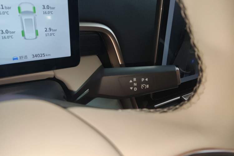 Used Dongfeng eπ eπ008 2024 636Max All-Electric Version 6 Seats
