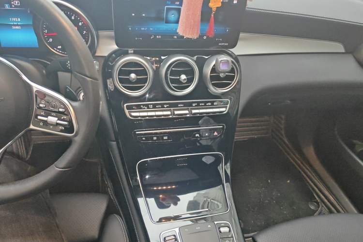 Used Mercedes-Benz GLC 2020 GLC 260 L 4MATIC Dynamic Model Audio And AC Panel