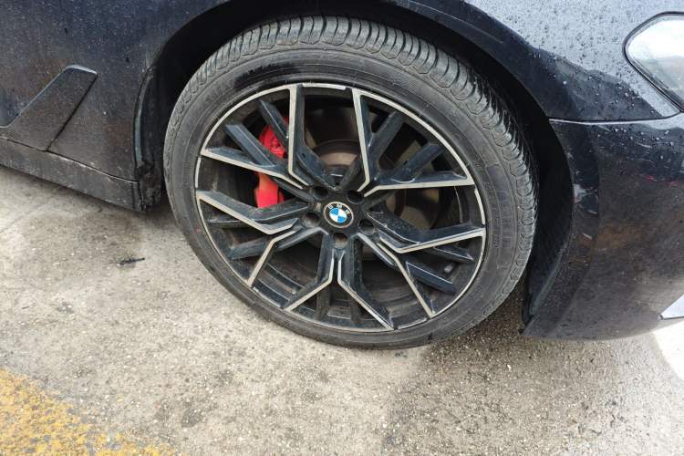 Used BMW 5 Series 2018 530Li Leading Model M Sport Package Right Front Wheel Hub