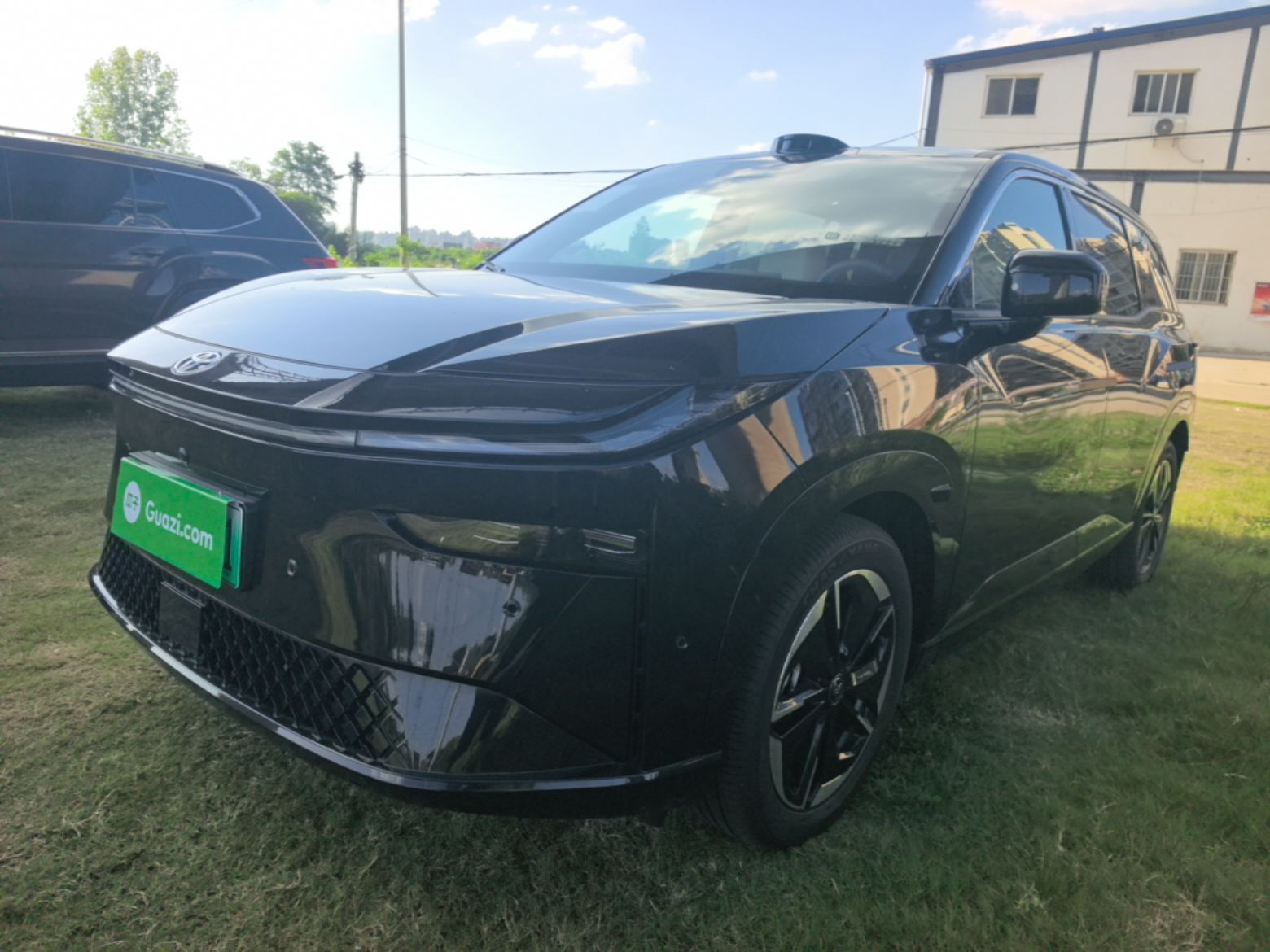 Unter der Vorderseite des Autos
