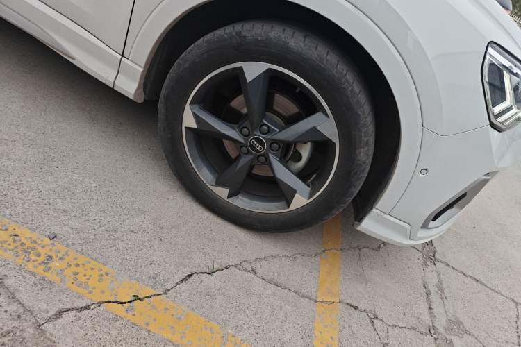 Used Audi Q3 2022 35 TFSI Fashion Dynamic Model Right Front Wheel Hub