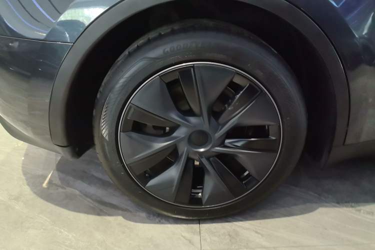 Used Tesla Model Y 2024 Rear-Wheel-Drive Version Right Rear Wheel Hub