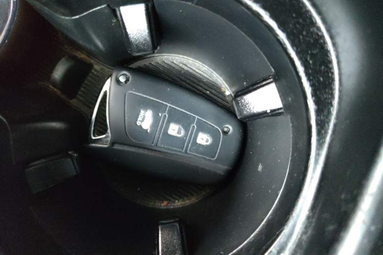 Used Hyundai Santa Fe Classic 2013 3.0L Four-Wheel Drive Luxury Edition 7 Seats Euro IV Vehicle Key