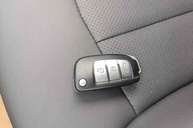 Used Geely Auto Vision X3 2019 Upgraded Model 1.5L Manual Luxury Version
