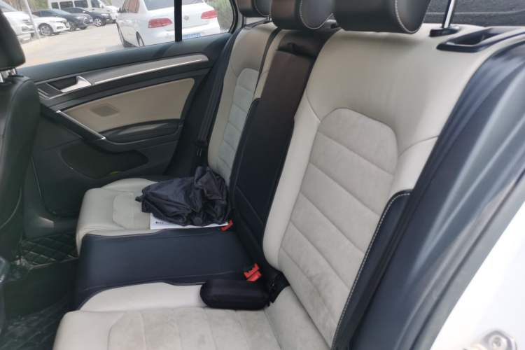 Used Volkswagen Golf 2017 230TSI Automatic Luxury Million-Vehicle Commemorative Edition Left Rear Seat