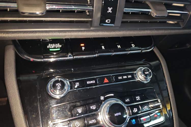 Used Lincoln Corsair 2021 2.0T Two-Wheel Drive Deluxe Edition Gear Lever