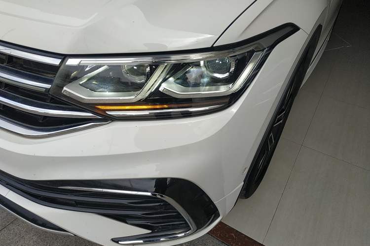 Used Volkswagen Tiguan L 2023 380TSI Automatic All-Wheel Drive R-Line Flagship 7-Seater