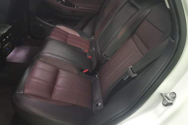 Used Land Rover Range Rover Evoque 2021 Range Rover Velar 249 PS R-Dynamic S Performance Edition