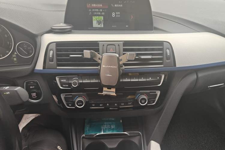 Used BMW 3 Series 2018 320i M Sport Package Audio And AC Panel