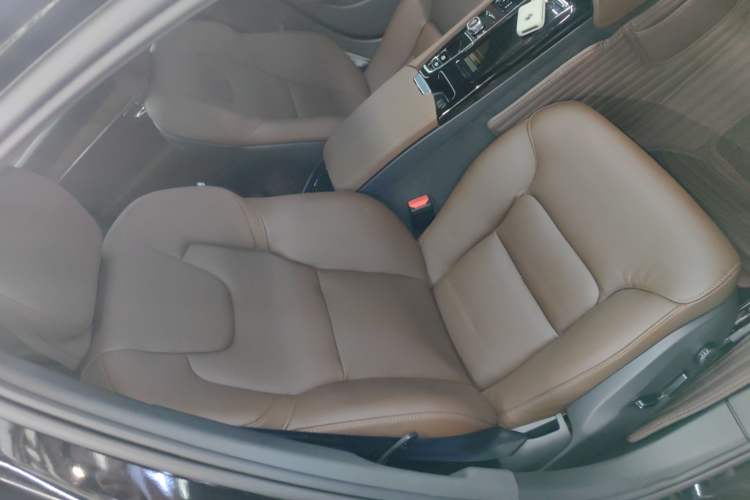 Used Volvo S90 New Energy 2024 Plug-in Hybrid Four-Wheel Drive Long-Range Zhiyi Luxury Edition
