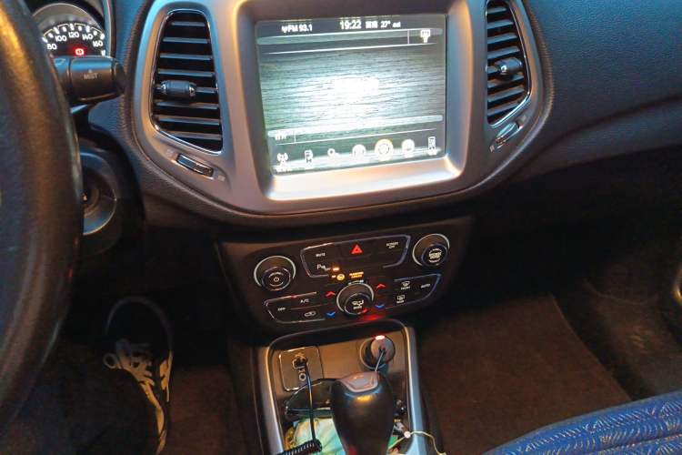 Used Jeep Compass 2017 200T Automatic Family Edition Audio And AC Panel