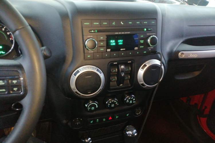 Used Jeep Wrangler 2015 3.0L Sahara Four-Door Comfort Edition
