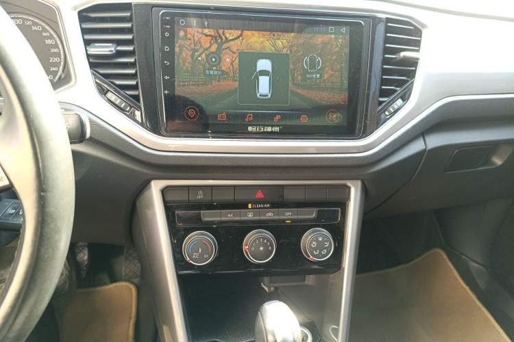 Used Volkswagen T-ROC 2018 230TSI DSG Two-Wheel Drive Advanced Version China VI Standard
