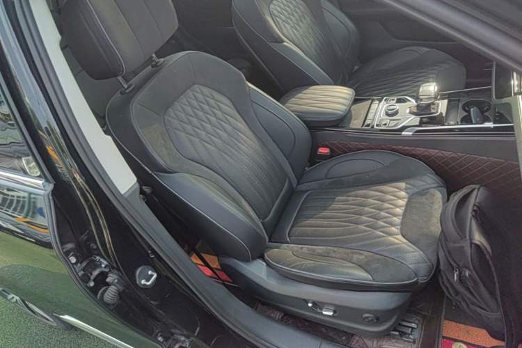 Used Hongqi HS5 2022 Facelifted Version 2.0T Smart Connect Flagship All-Wheel-Drive Edition
