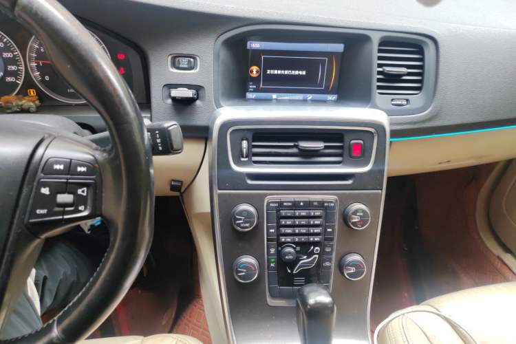 Used Volvo S60 2011 2.0T Comfort Edition Audio And AC Panel