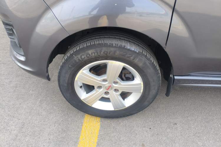 Used Jinbei Gold Hiace 2021 1.5L Passenger Van Travel Lion 6-Seater Left Front Wheel Hub