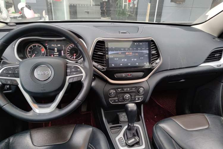 Used Jeep Cherokee 2017 2.4L Leading Edition
