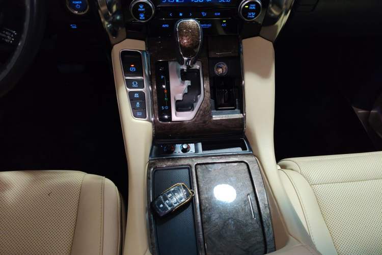 Used Toyota Vellfire 2023 Crown Dual-Engine 2.5L HV Ultimate Edition