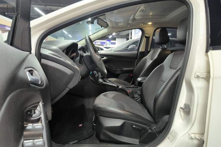 Used Ford Focus 2017 Hatchback 1.6L Automatic Fashion Edition Smart Drive Version
