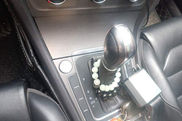 Used Volkswagen Golf 2014 1.4TSI Automatic Luxury Model Gear Lever