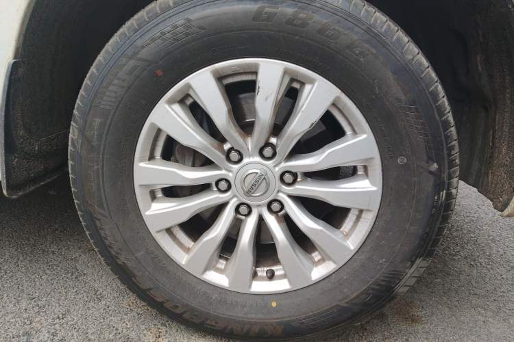 Used Nissan Patrol 2018 4.0L LinkedIn Edition Right Front Wheel Hub