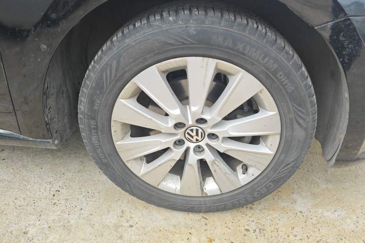 Used Volkswagen Lavida 2013 Restyled Classic 1.6L Automatic Comfort Edition Right Front Wheel Hub