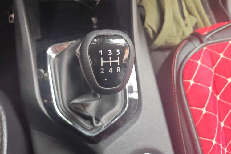 Used Soueast DX3 2016 1.5L Manual Flagship Version Gear Lever