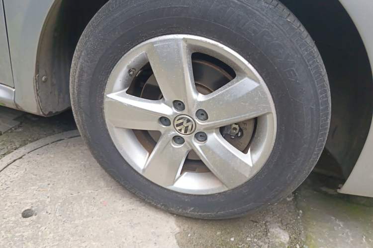 Used Volkswagen Lavida 2011 1.6L Automatic PinYou Edition Right Front Wheel Hub