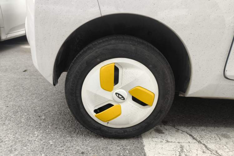 Used Chery QQ Ice Cream 2022 170km Sundae Phosphate Lithium-Ion